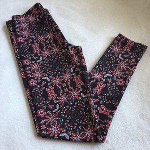 BETHANY MOTA LEGGINGS SIZE SMALL
